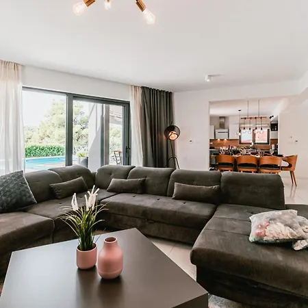 B4 * Dubrava (Sibenik-Knin)